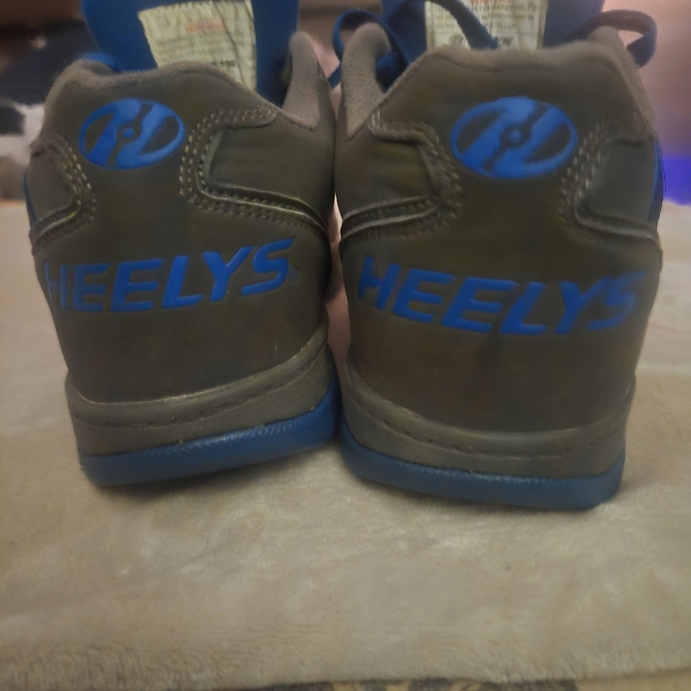 Classic Heelys Youth Size 4